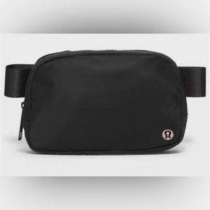 NWT Lululemon Everywhere Belt Bag Crossbody- Black